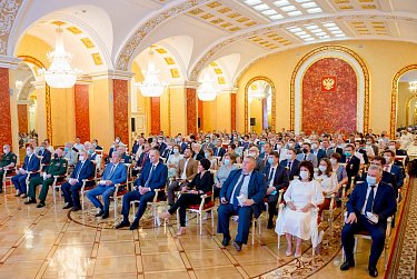 Вручены награды оренбургским медикам